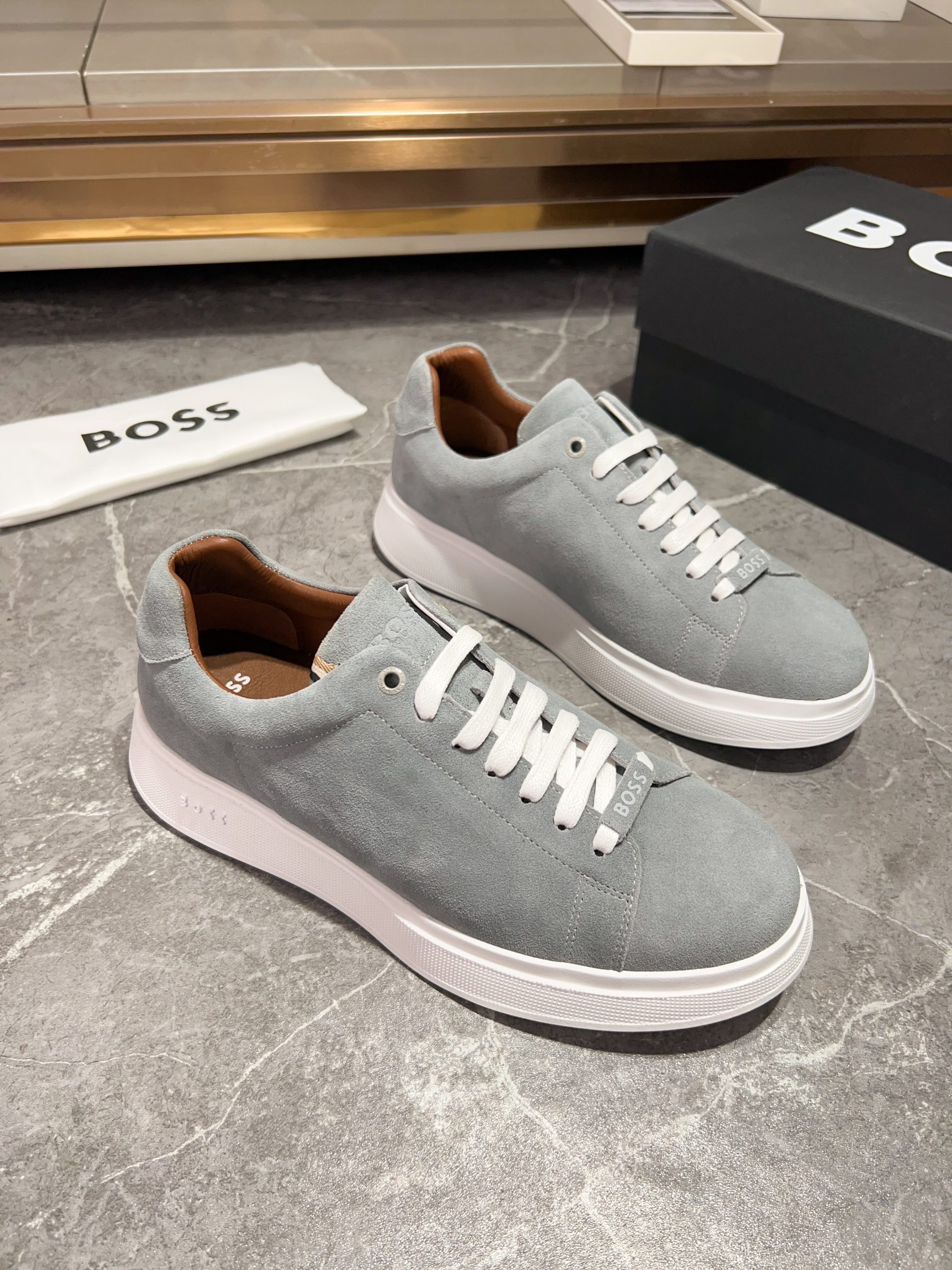 BOS* - Hugo Boss. Marca alemana de gama alta. Contra sincronizado nuevo, de lujo de gama alta de dis