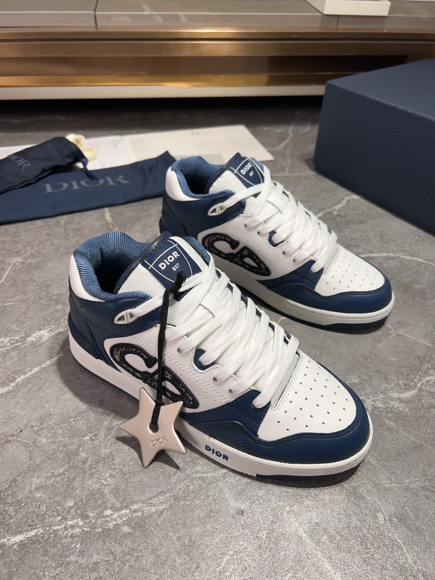 [la última coincidencia de color] Dior Dior serie B57 modelos de pareja zapatillas de deporte casual