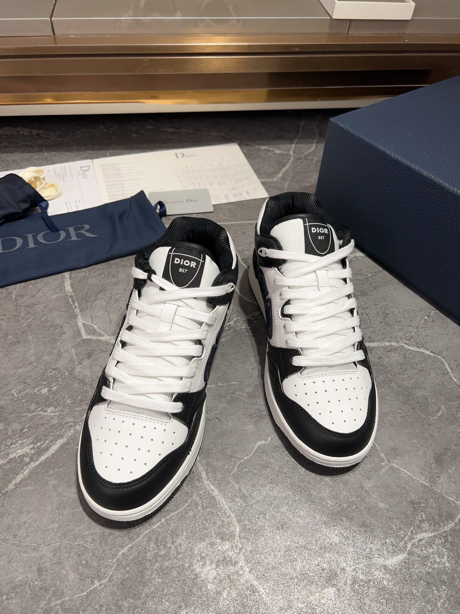 [la última coincidencia de color] Dior Dior serie B57 modelos de pareja zapatillas de deporte casual