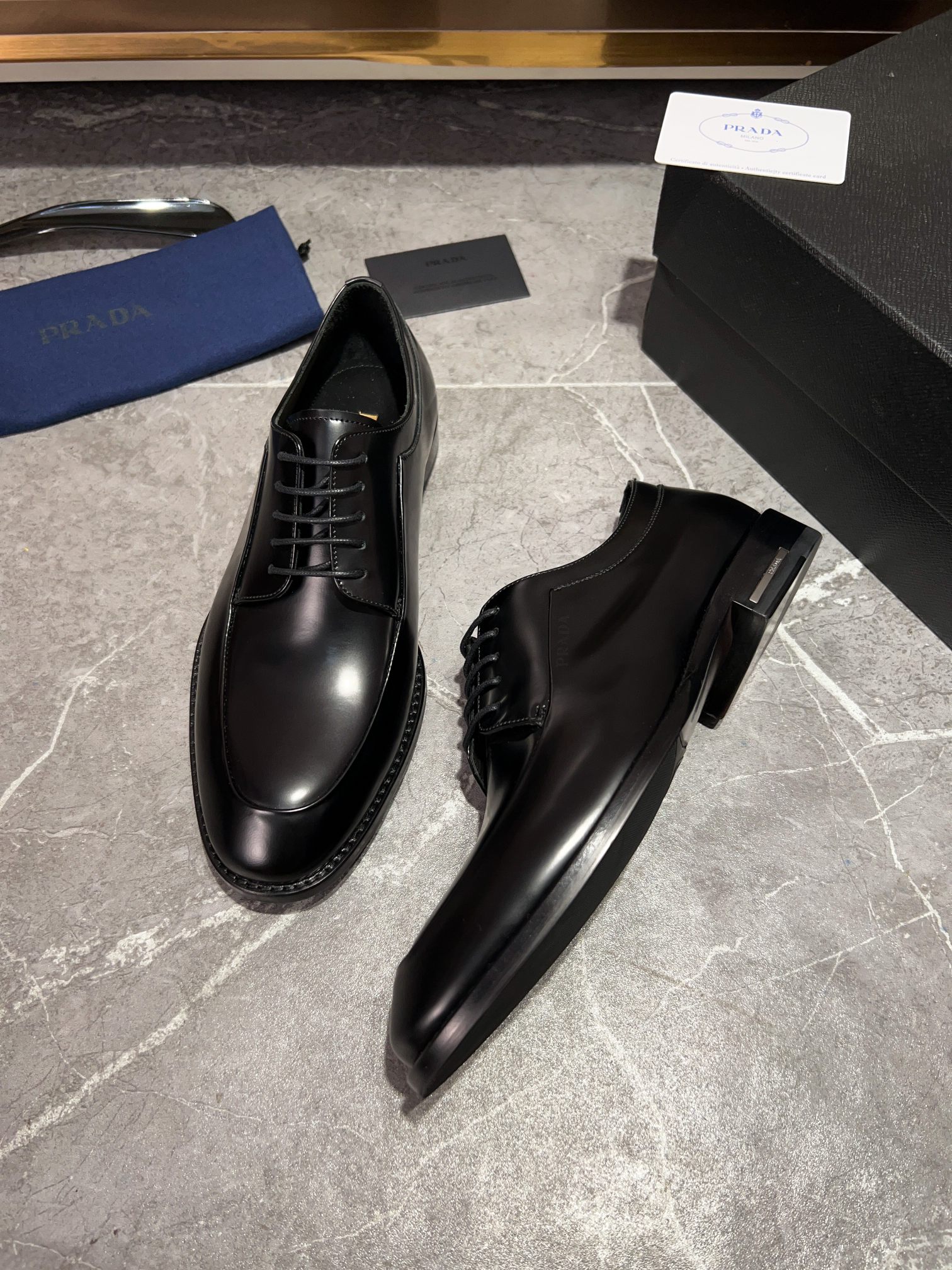 NO:278762,Prada PRADA men's leather shoes imported counter material is 10 Niuli. Original leather soles 39-44 can be ordered 45 counters in full packaging, prada, prada, Leather soles19860909普拉达 PRADA 男士皮鞋进口专柜材质十牛里.原板真皮大底39-44可订45专柜全套包装,,prada,prada,Leather soles,Men's shoes