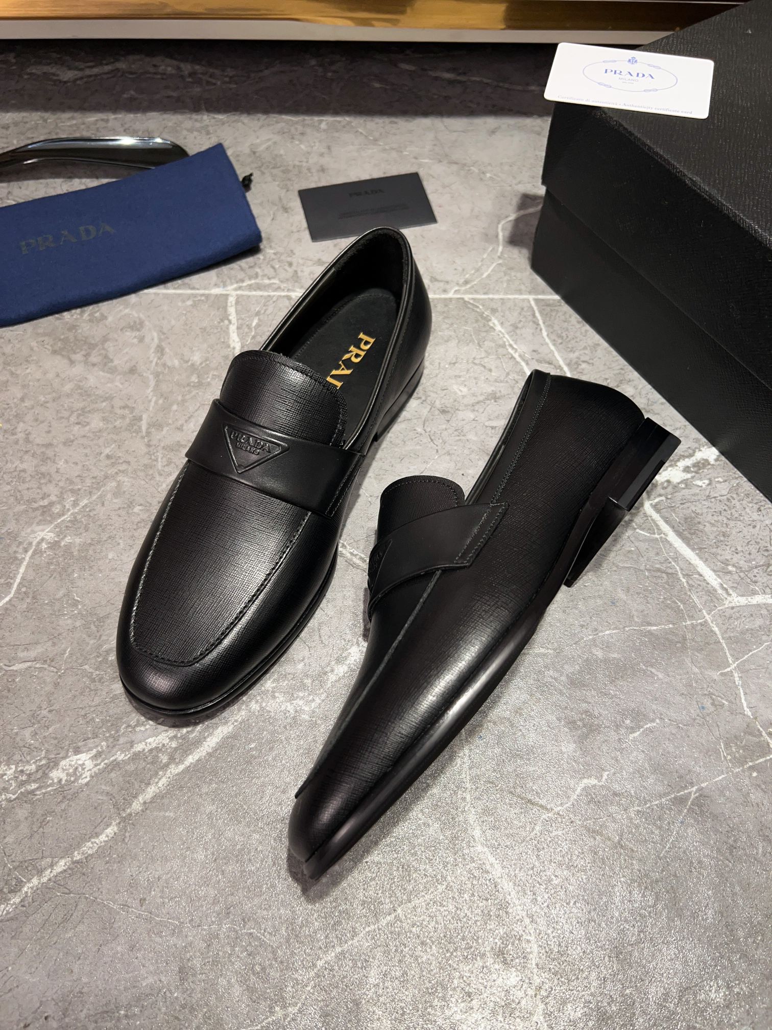 NO:278758,. Prada PRADA men's leather shoes imported counter material is 10 Niuli. Original leather soles 39-44 can be ordered 45 counters in full packaging, prada, prada, Leather soles19860909. 普拉达 PRADA 男士皮鞋进口专柜材质十牛里.原板真皮大底39-44可订45专柜全套包装,,prada,prada,Leather soles,Men's shoes