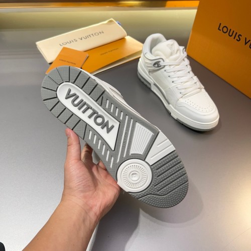 Louis Vuitton Trainer Sneaker in White Leather with Monogram Flowers