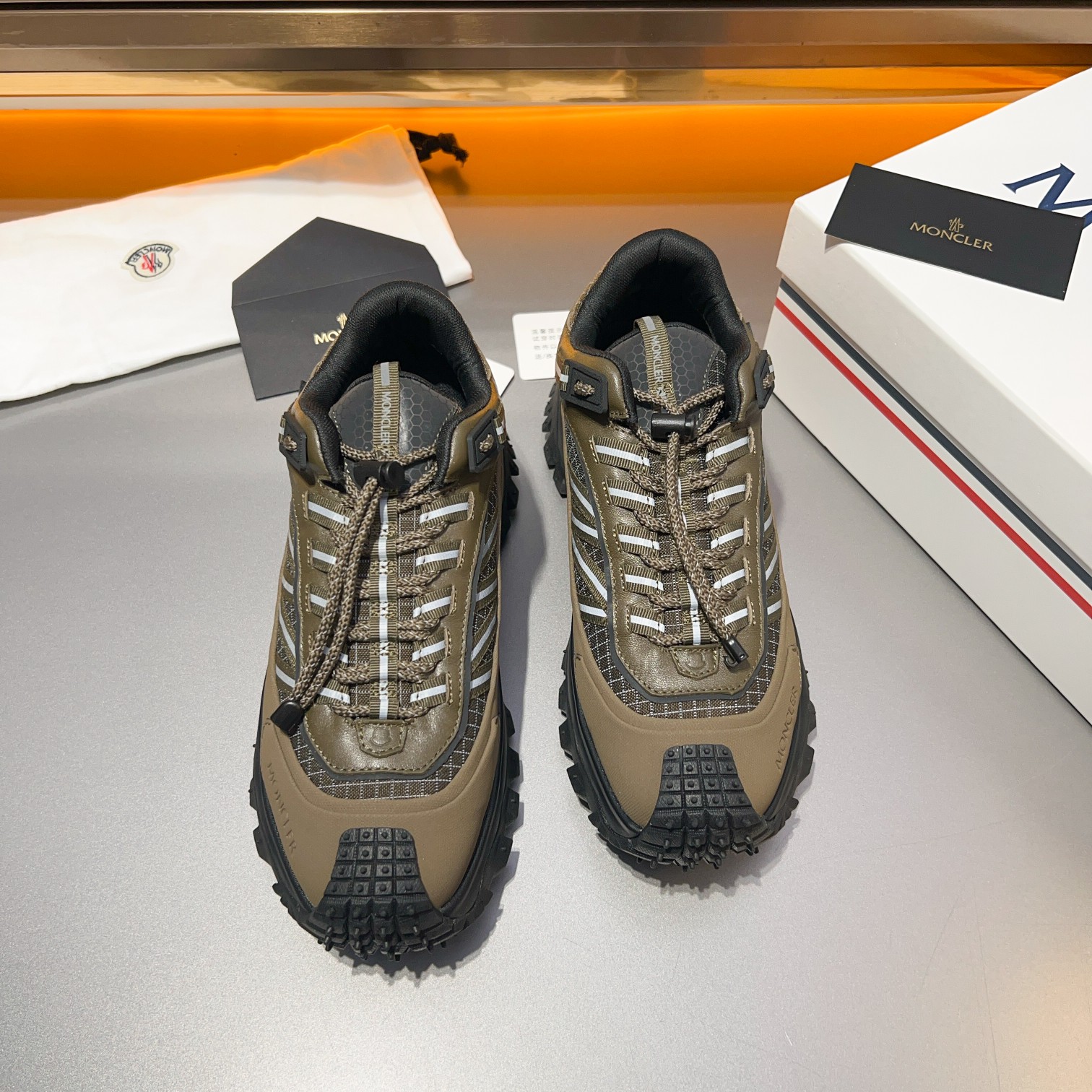 Moncler Luxe
 Chaussures De Sport 2024 Perfect Replica Designer
 épissure Hommes Caoutchouc Le TPU Fashion Pantalons de sport