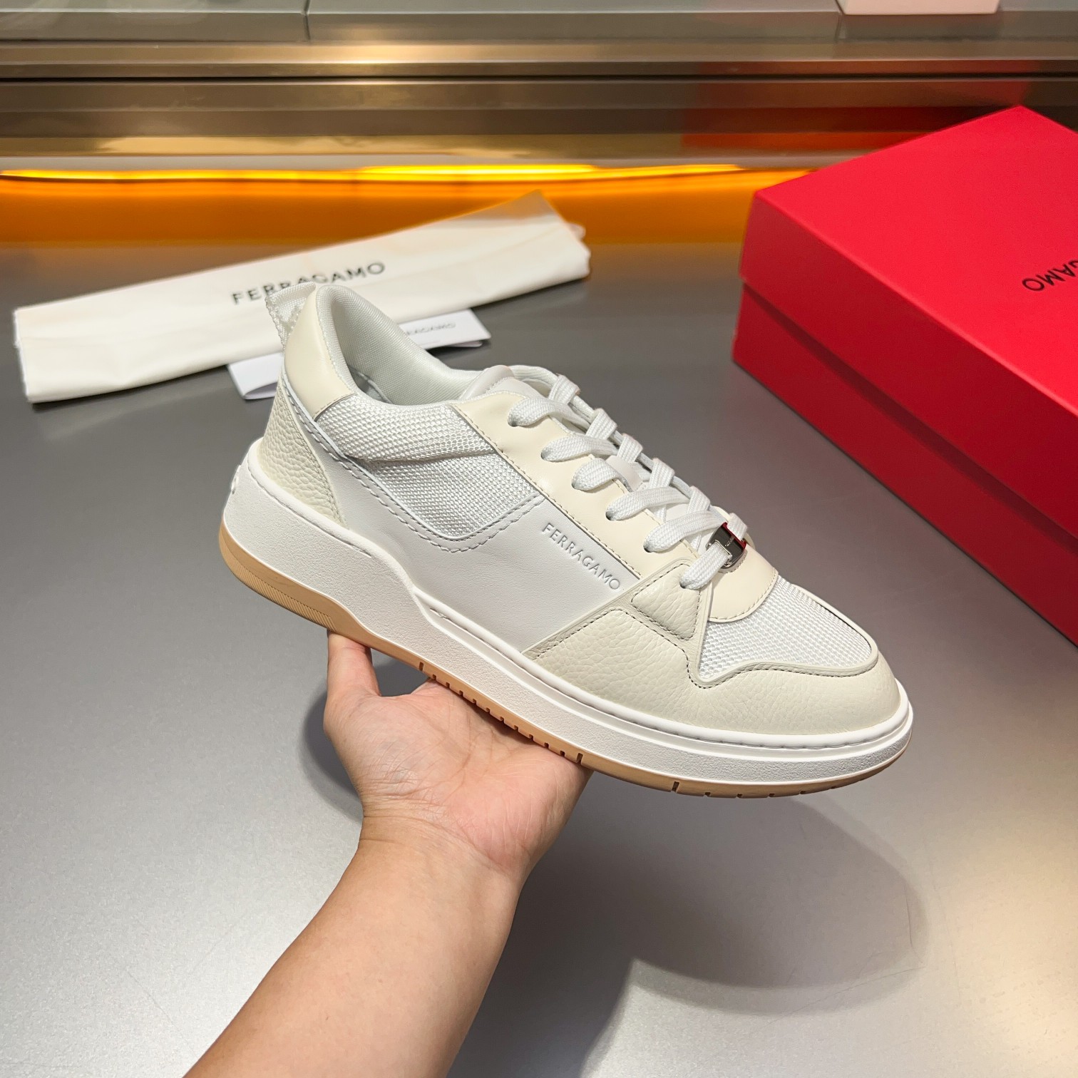 Dongguan goods La última actualización de Ferragamo, este mocasín de caña baja está confeccionado en