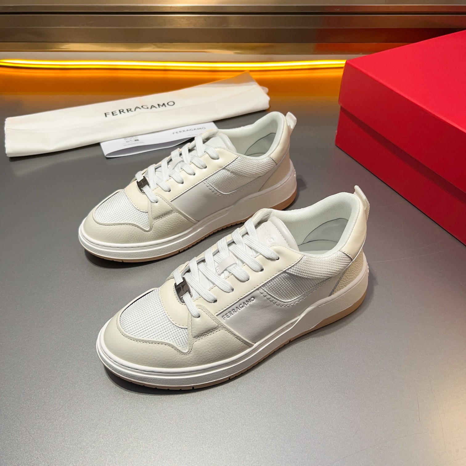 Dongguan goods La última actualización de Ferragamo, este mocasín de caña baja está confeccionado en