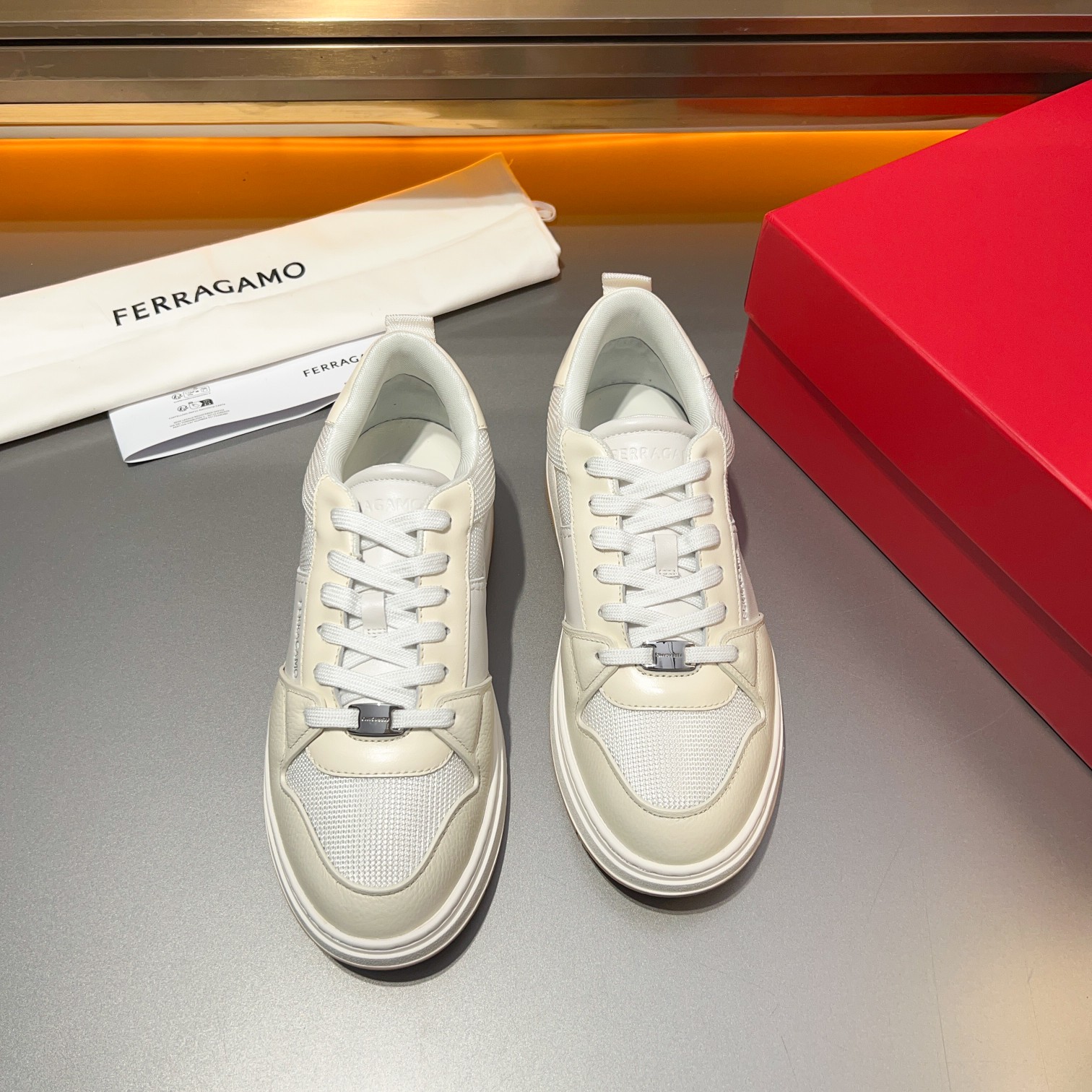 Dongguan goods La última actualización de Ferragamo, este mocasín de caña baja está confeccionado en