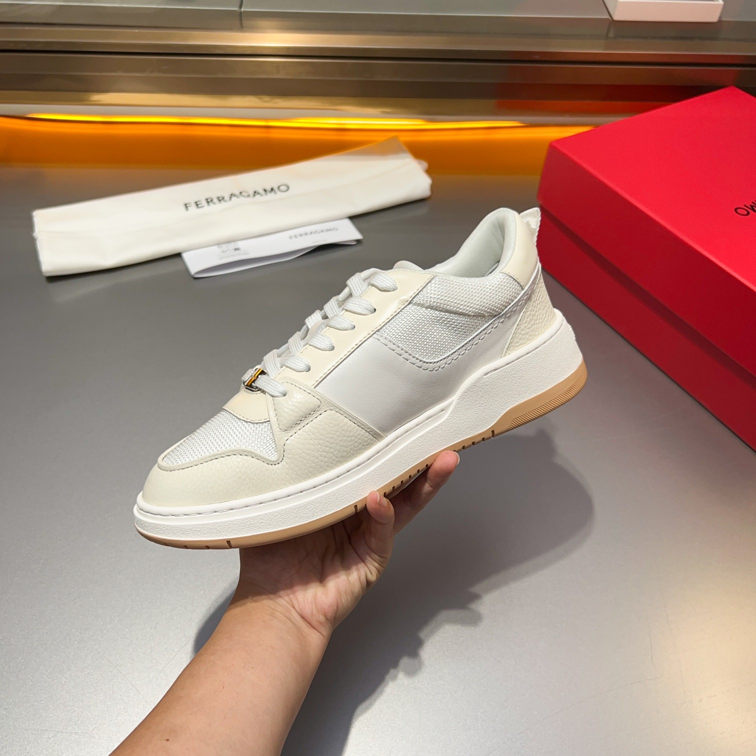 Dongguan goods La última actualización de Ferragamo, este mocasín de caña baja está confeccionado en