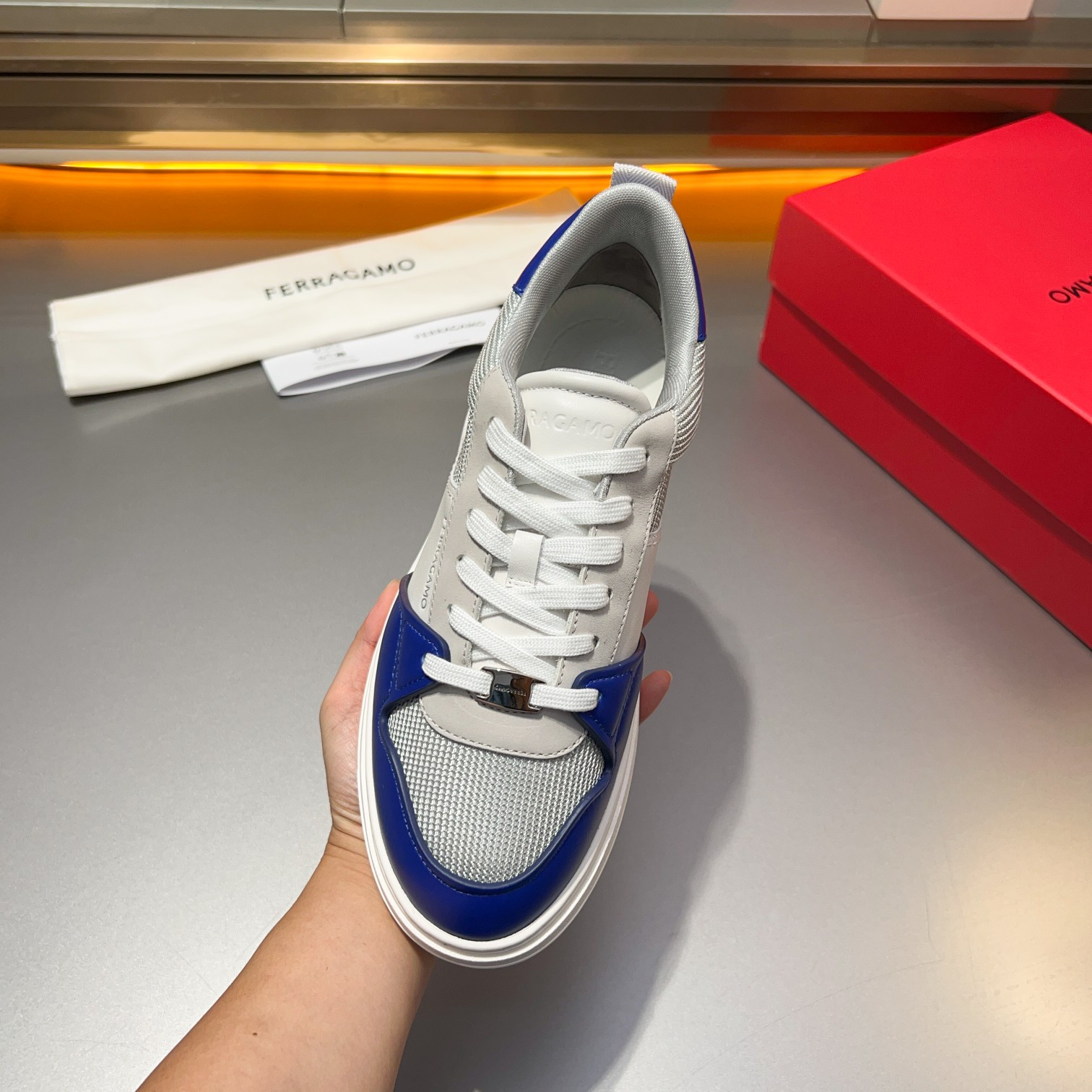 Dongguan goods La última actualización de Ferragamo, este mocasín de caña baja está confeccionado en