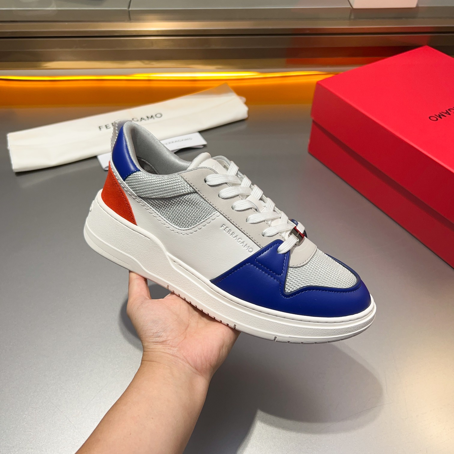 Dongguan goods La última actualización de Ferragamo, este mocasín de caña baja está confeccionado en