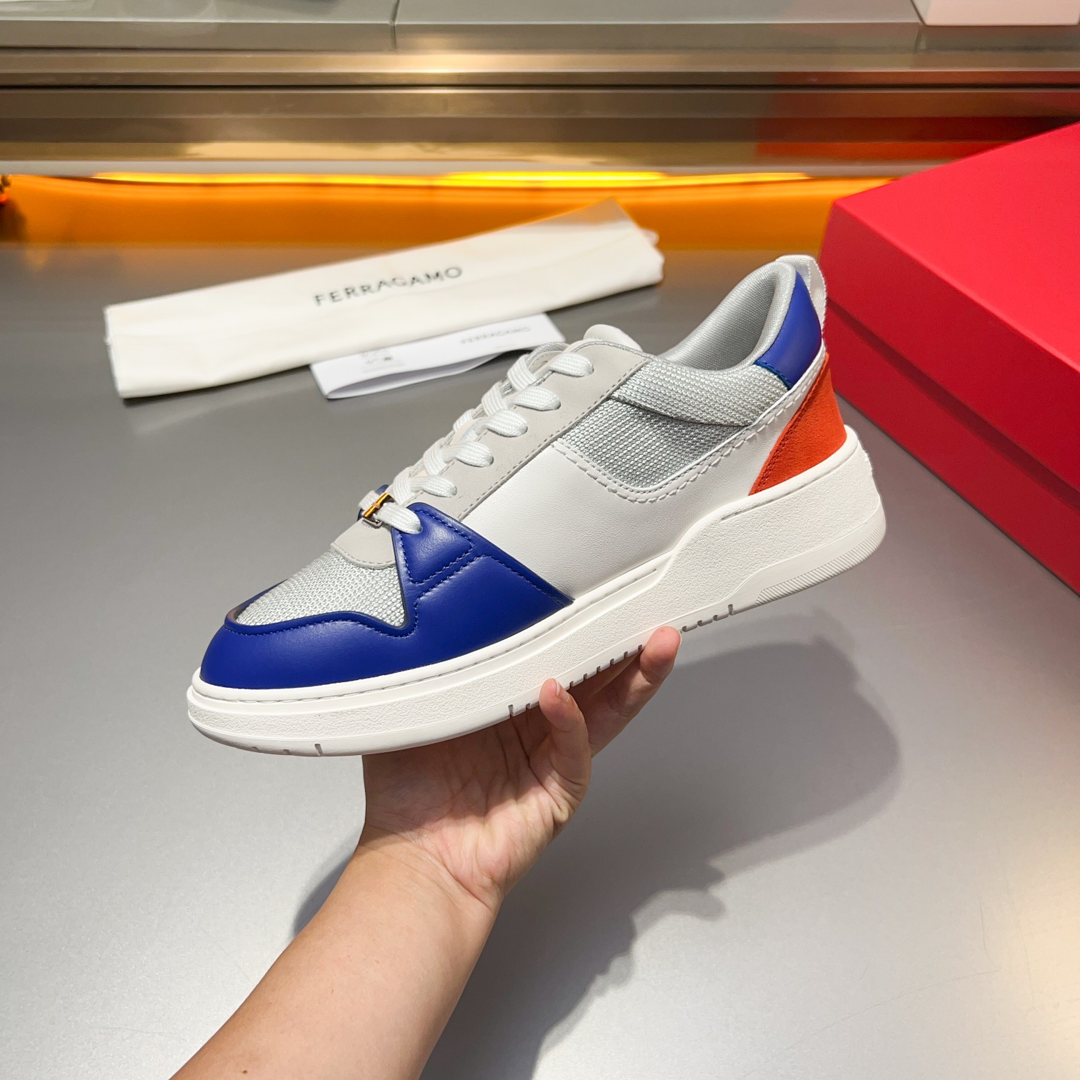 Dongguan goods La última actualización de Ferragamo, este mocasín de caña baja está confeccionado en