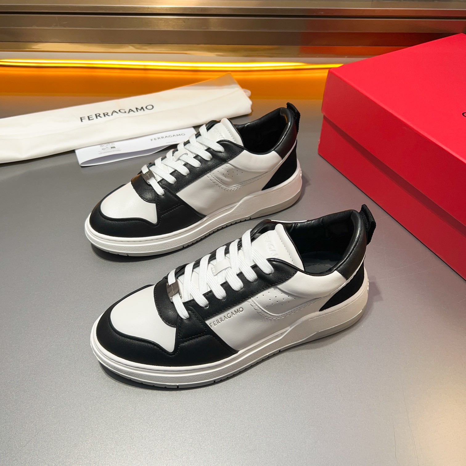 Dongguan goods La última actualización de Ferragamo, este mocasín de caña baja está confeccionado en