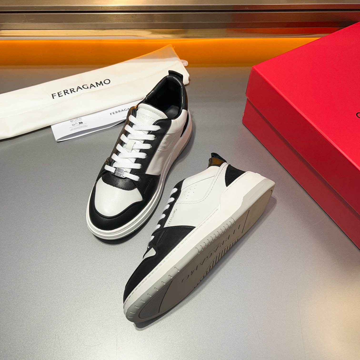 Dongguan goods La última actualización de Ferragamo, este mocasín de caña baja está confeccionado en