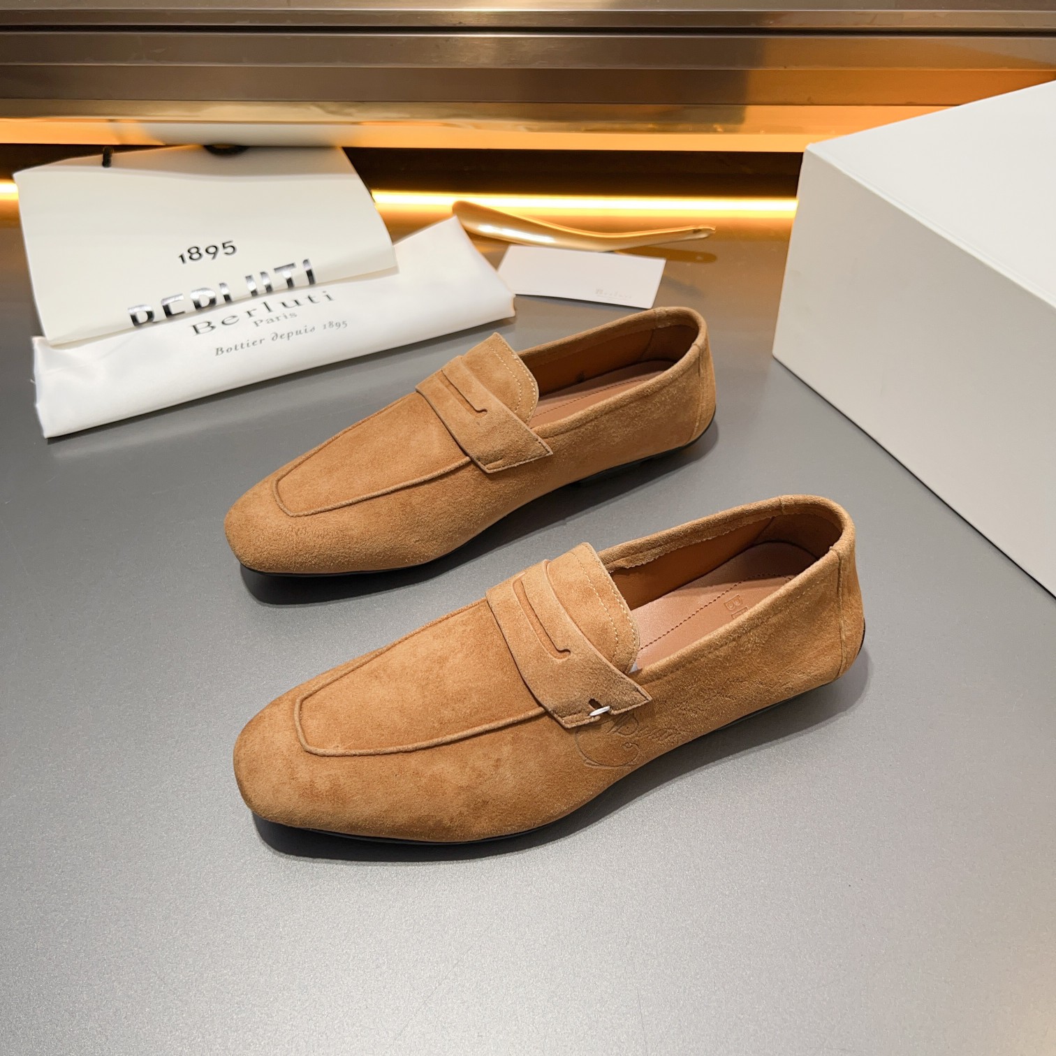 Berluti/Bruti Eden Scritto gráfico de cuero penny loafers modelos de los hombres slip-on, hecha de c