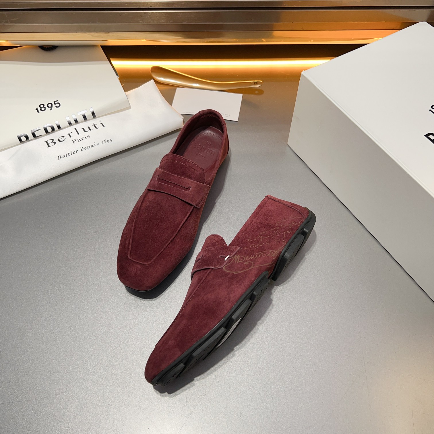 Berluti/Bruti Eden Scritto gráfico de cuero penny loafers modelos de los hombres slip-on, hecha de c