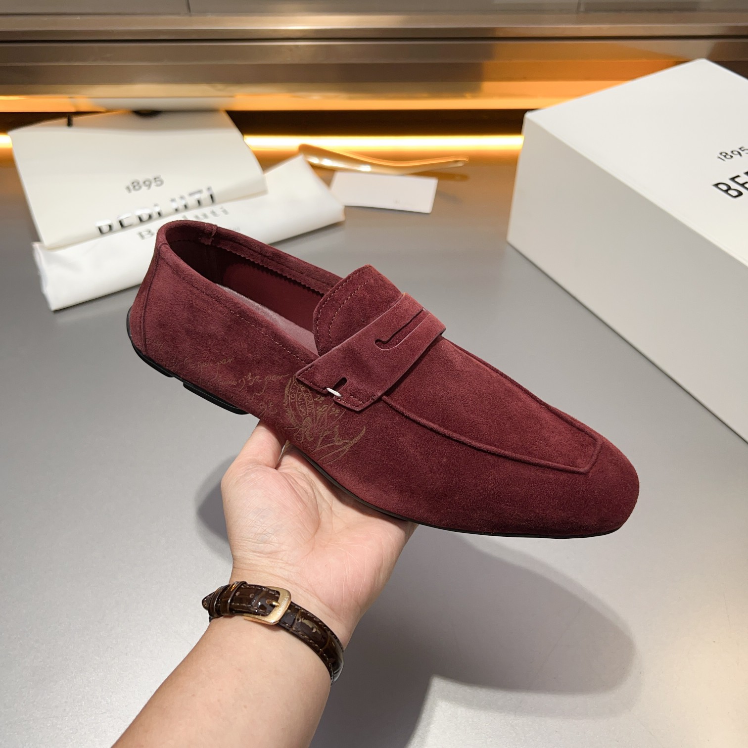 Berluti/Bruti Eden Scritto gráfico de cuero penny loafers modelos de los hombres slip-on, hecha de c