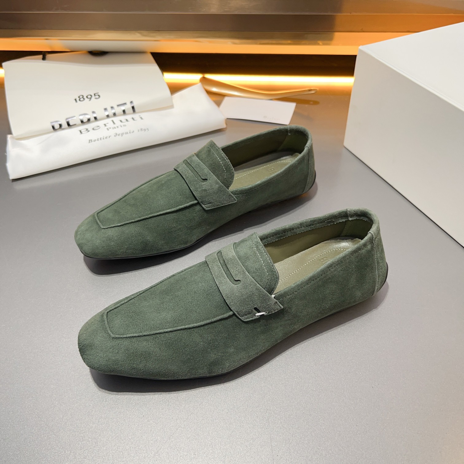 Berluti/Bruti Eden Scritto gráfico de cuero penny loafers modelos de los hombres slip-on, hecha de c