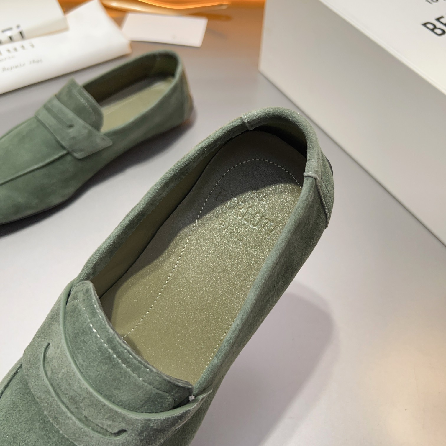 Berluti/Bruti Eden Scritto gráfico de cuero penny loafers modelos de los hombres slip-on, hecha de c