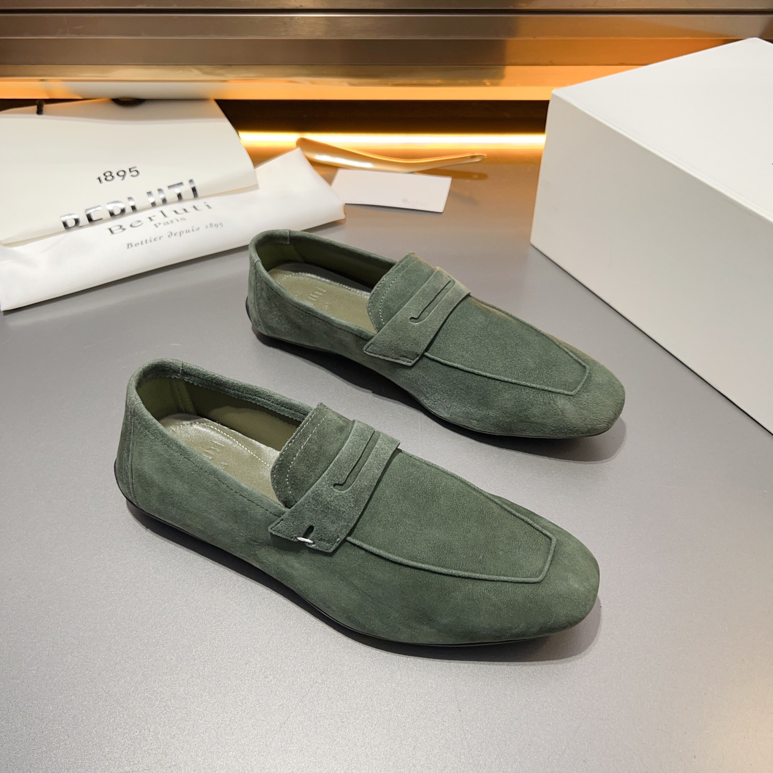 Berluti/Bruti Eden Scritto gráfico de cuero penny loafers modelos de los hombres slip-on, hecha de c