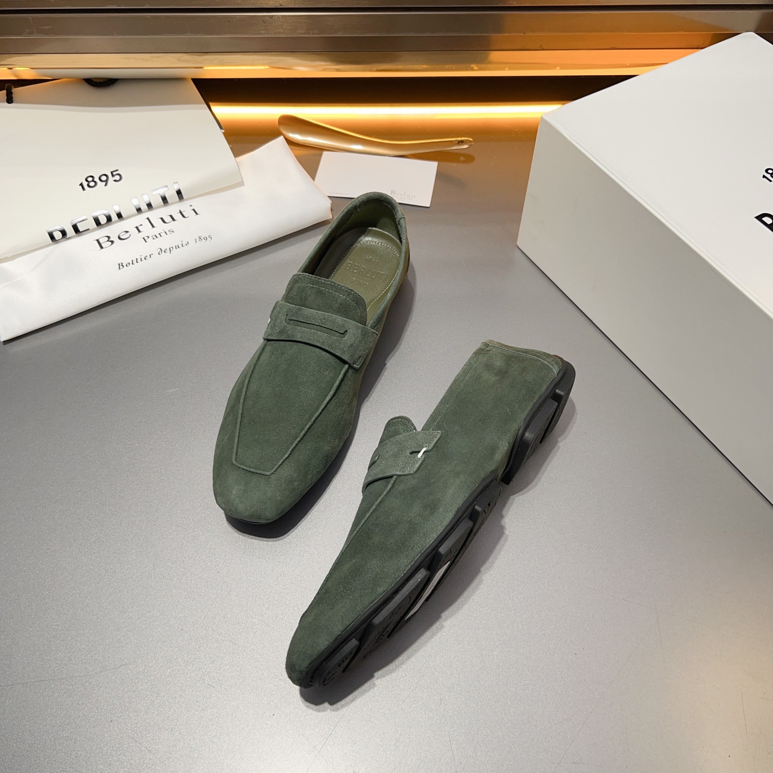 Berluti/Bruti Eden Scritto gráfico de cuero penny loafers modelos de los hombres slip-on, hecha de c