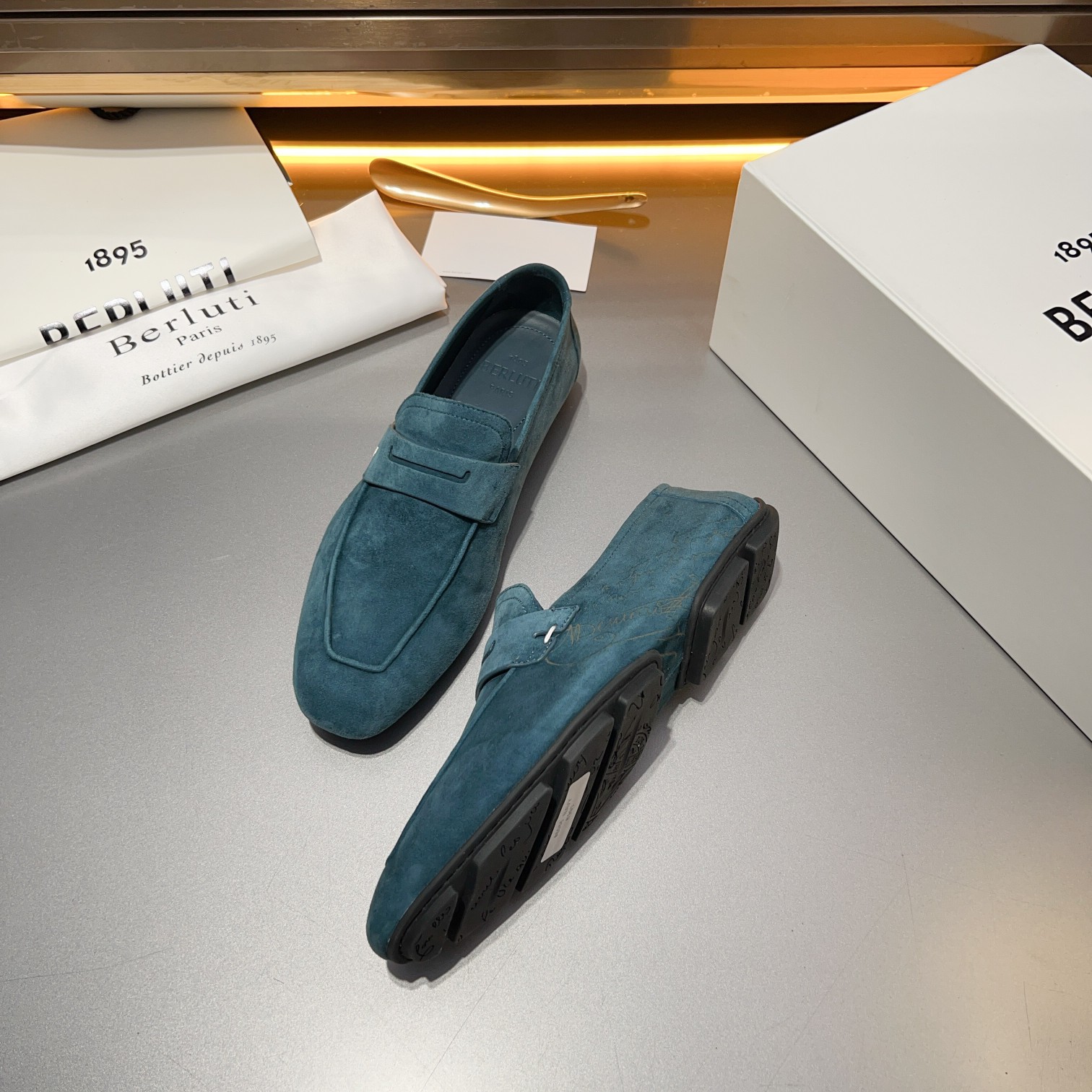 Berluti/Bruti Eden Scritto gráfico de cuero penny loafers modelos de los hombres slip-on, hecha de c