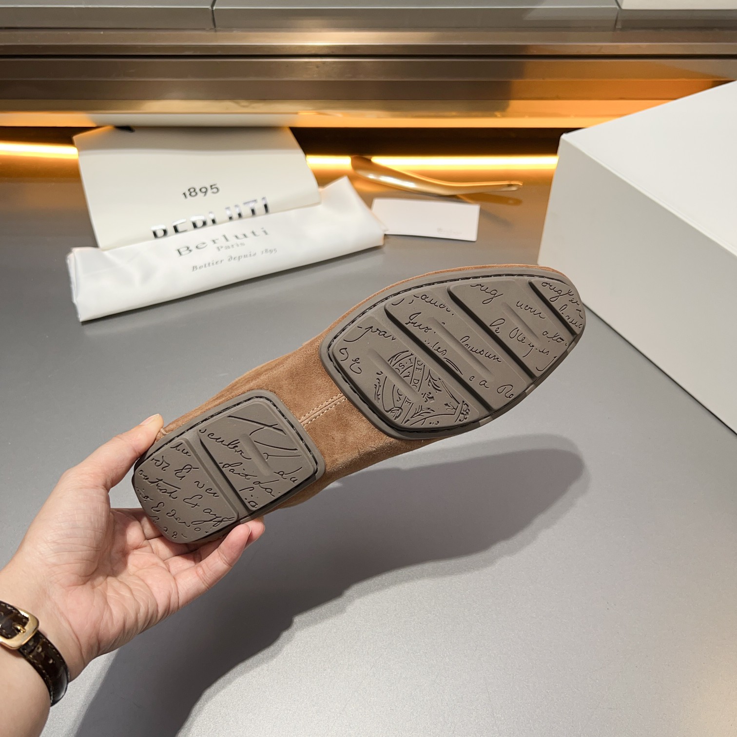 Berluti/Bruti Eden Scritto gráfico de cuero penny loafers modelos de los hombres slip-on, hecha de c