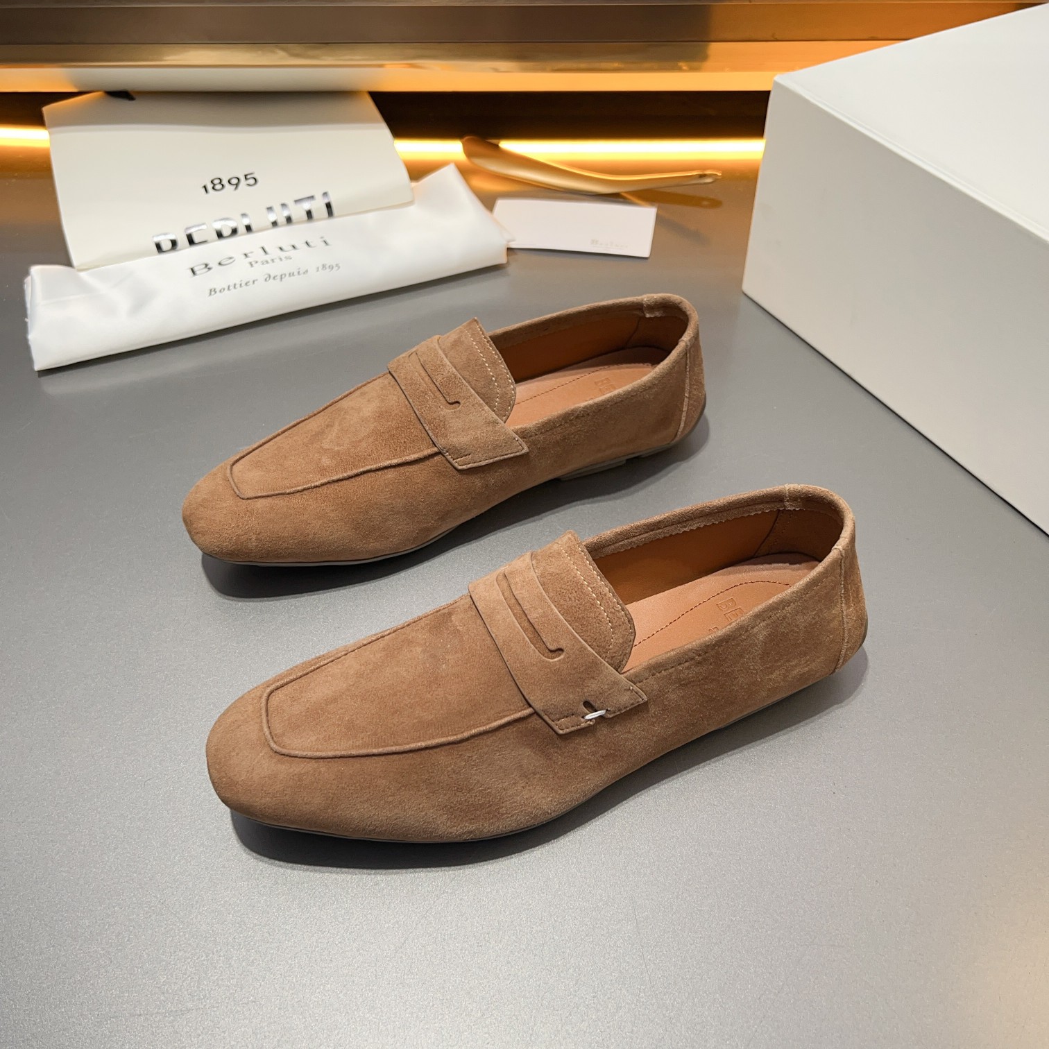 Berluti/Bruti Eden Scritto gráfico de cuero penny loafers modelos de los hombres slip-on, hecha de c