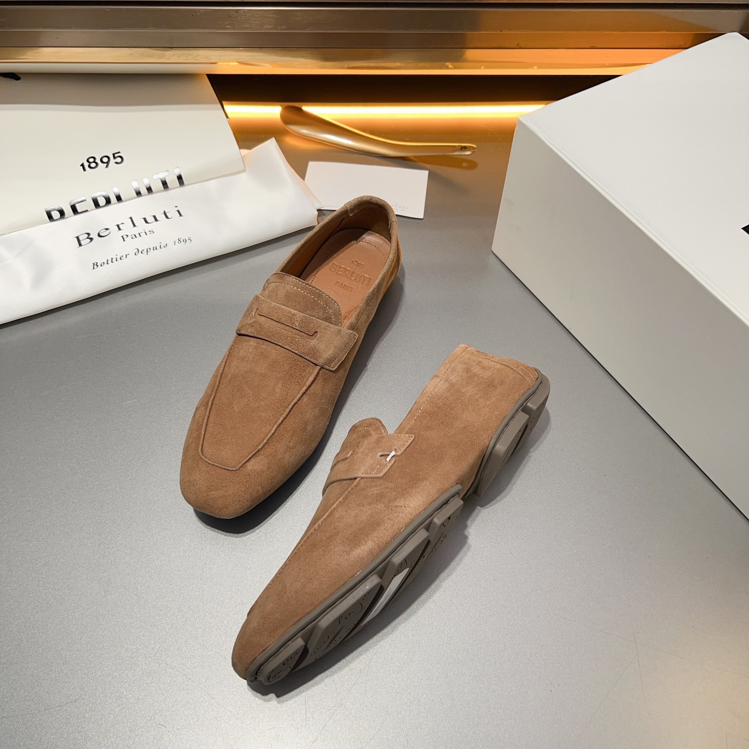 Berluti/Bruti Eden Scritto gráfico de cuero penny loafers modelos de los hombres slip-on, hecha de c