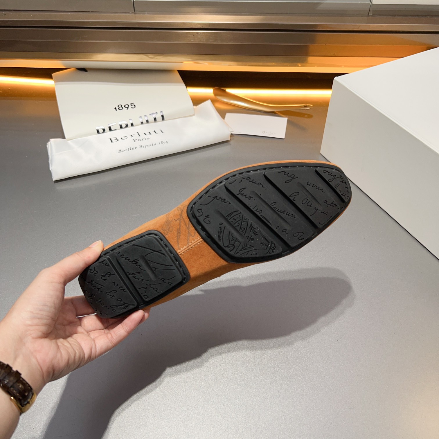 Berluti/Bruti Eden Scritto gráfico de cuero penny loafers modelos de los hombres slip-on, hecha de c
