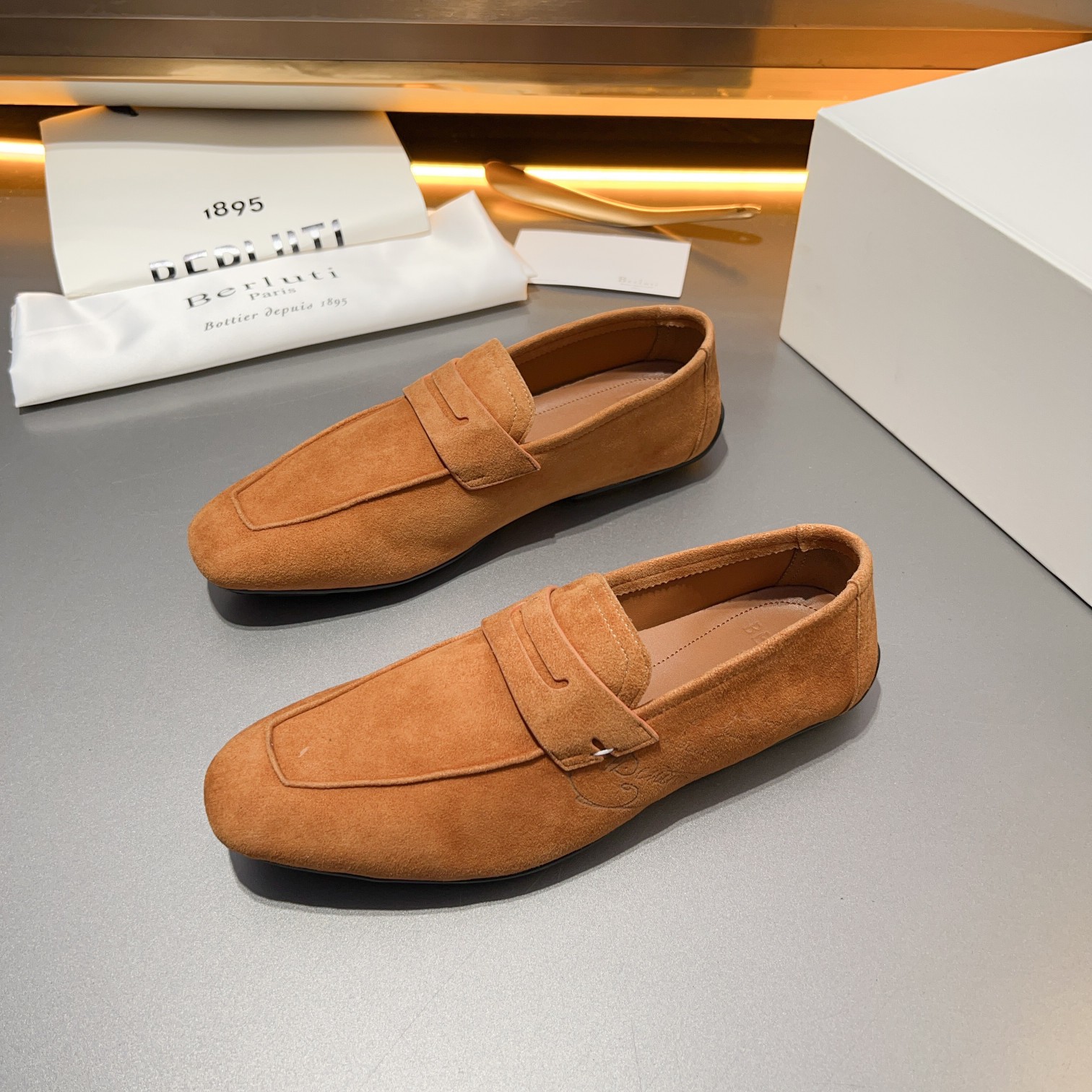 Berluti/Bruti Eden Scritto gráfico de cuero penny loafers modelos de los hombres slip-on, hecha de c