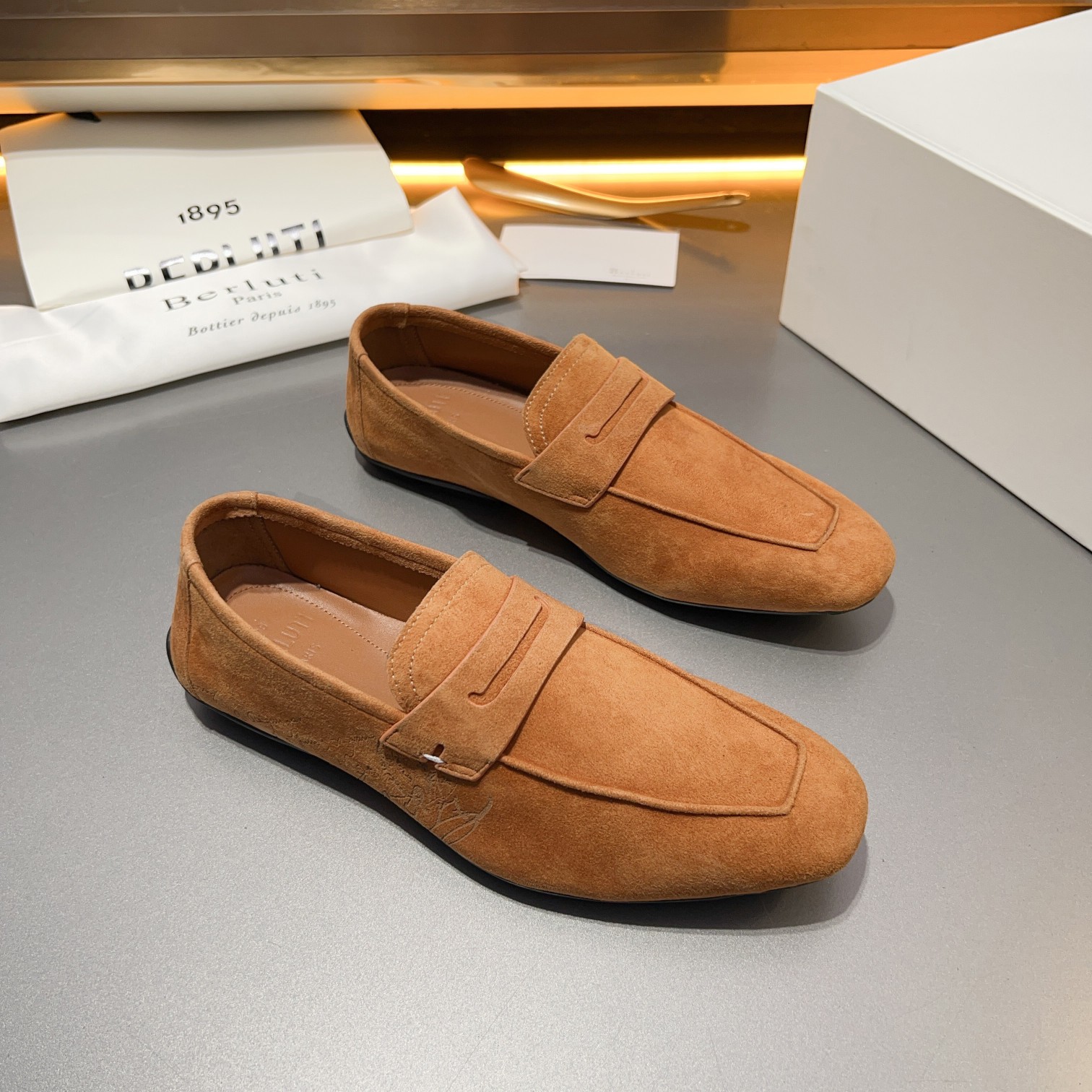 Berluti/Bruti Eden Scritto gráfico de cuero penny loafers modelos de los hombres slip-on, hecha de c