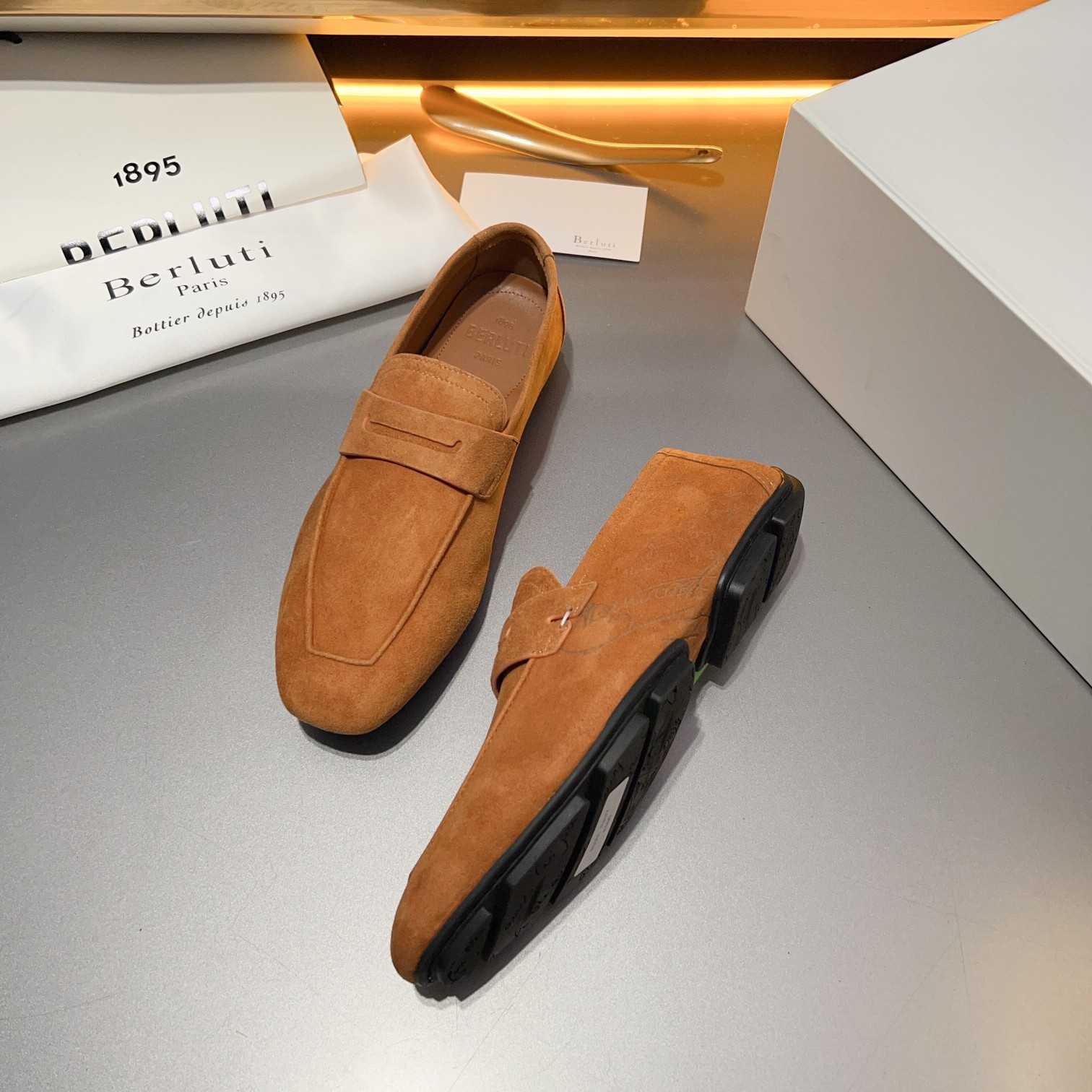 Berluti/Bruti Eden Scritto gráfico de cuero penny loafers modelos de los hombres slip-on, hecha de c