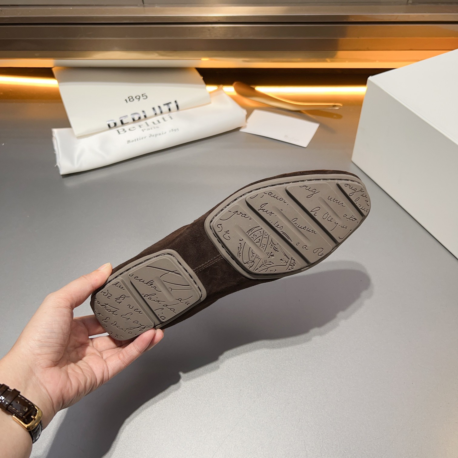 Berluti/Bruti Eden Scritto gráfico de cuero penny loafers modelos de los hombres slip-on, hecha de c