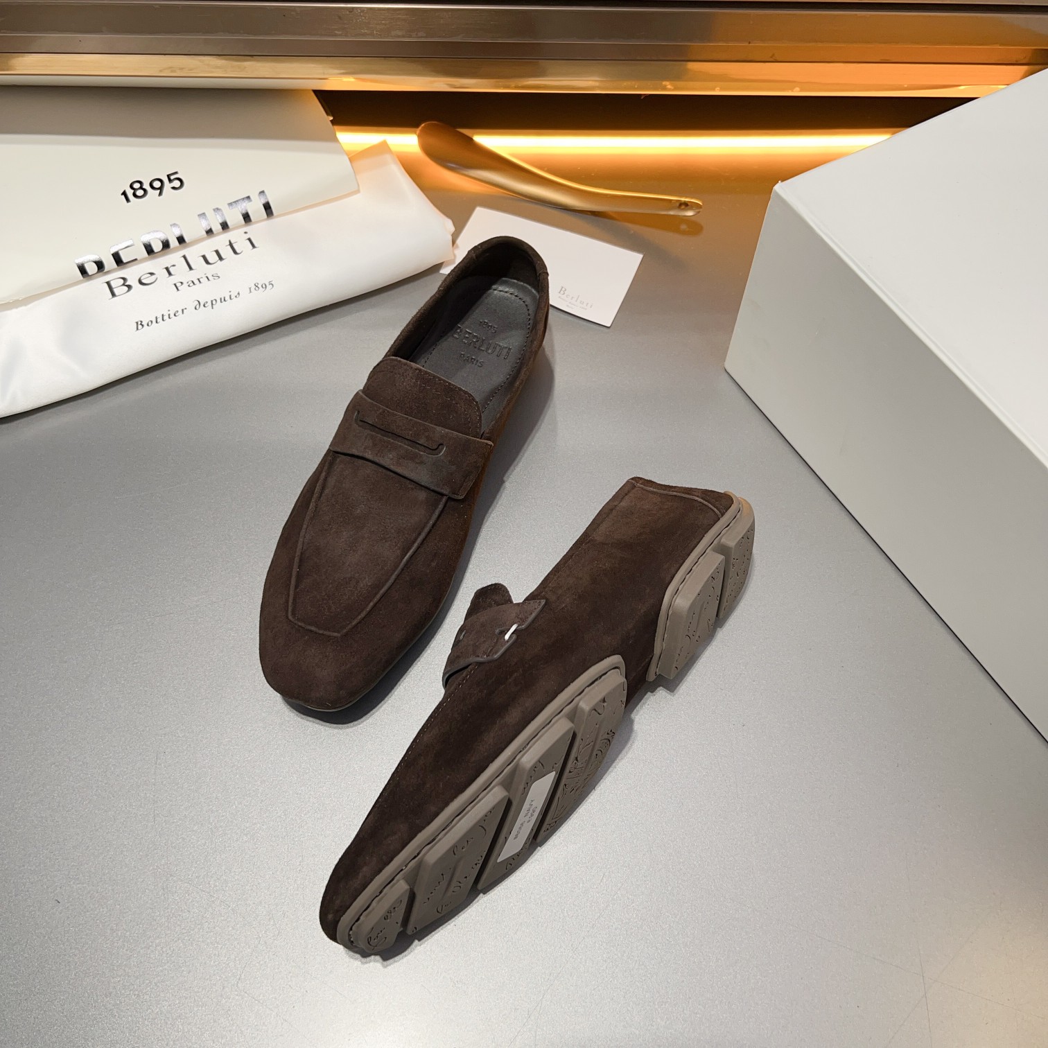 Berluti/Bruti Eden Scritto gráfico de cuero penny loafers modelos de los hombres slip-on, hecha de c