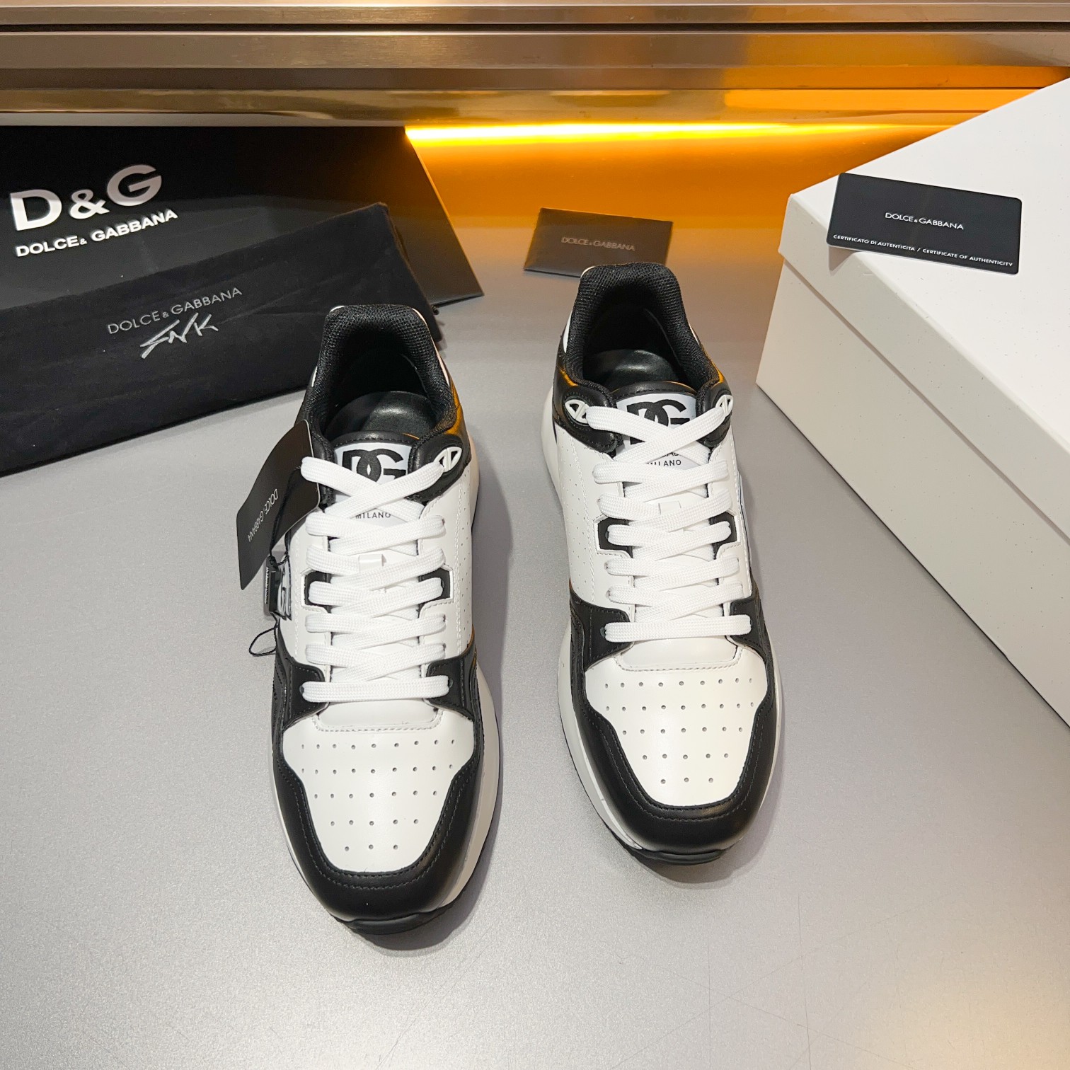 D&G Dolce & Gabbana 2024 principios de la primavera Nuevos hombres con cordones de cuero zapatillas 