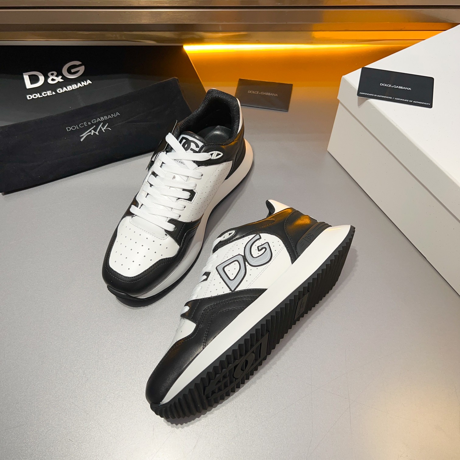 D&G Dolce & Gabbana 2024 principios de la primavera Nuevos hombres con cordones de cuero zapatillas 