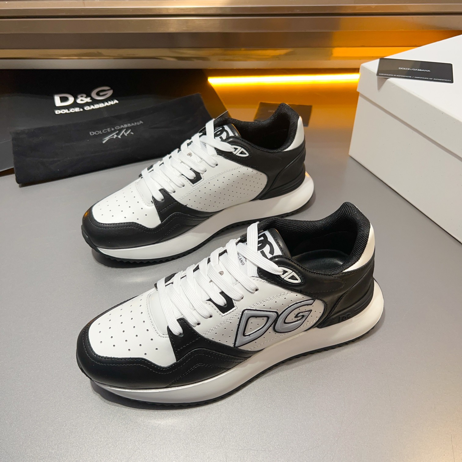D&G Dolce & Gabbana 2024 principios de la primavera Nuevos hombres con cordones de cuero zapatillas 
