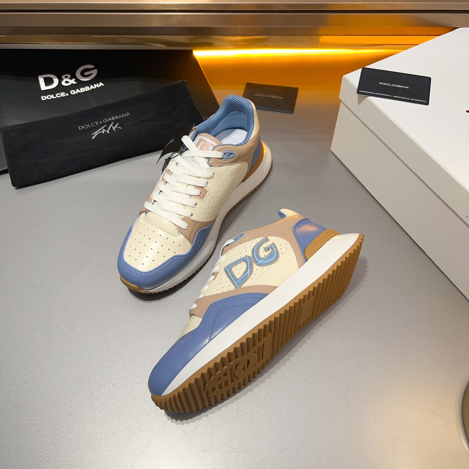 D&G Dolce & Gabbana 2024 principios de la primavera Nuevos hombres con cordones de cuero zapatillas 