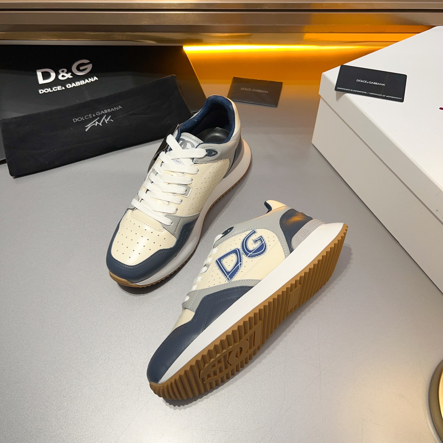 D&G Dolce & Gabbana 2024 principios de la primavera Nuevos hombres con cordones de cuero zapatillas 
