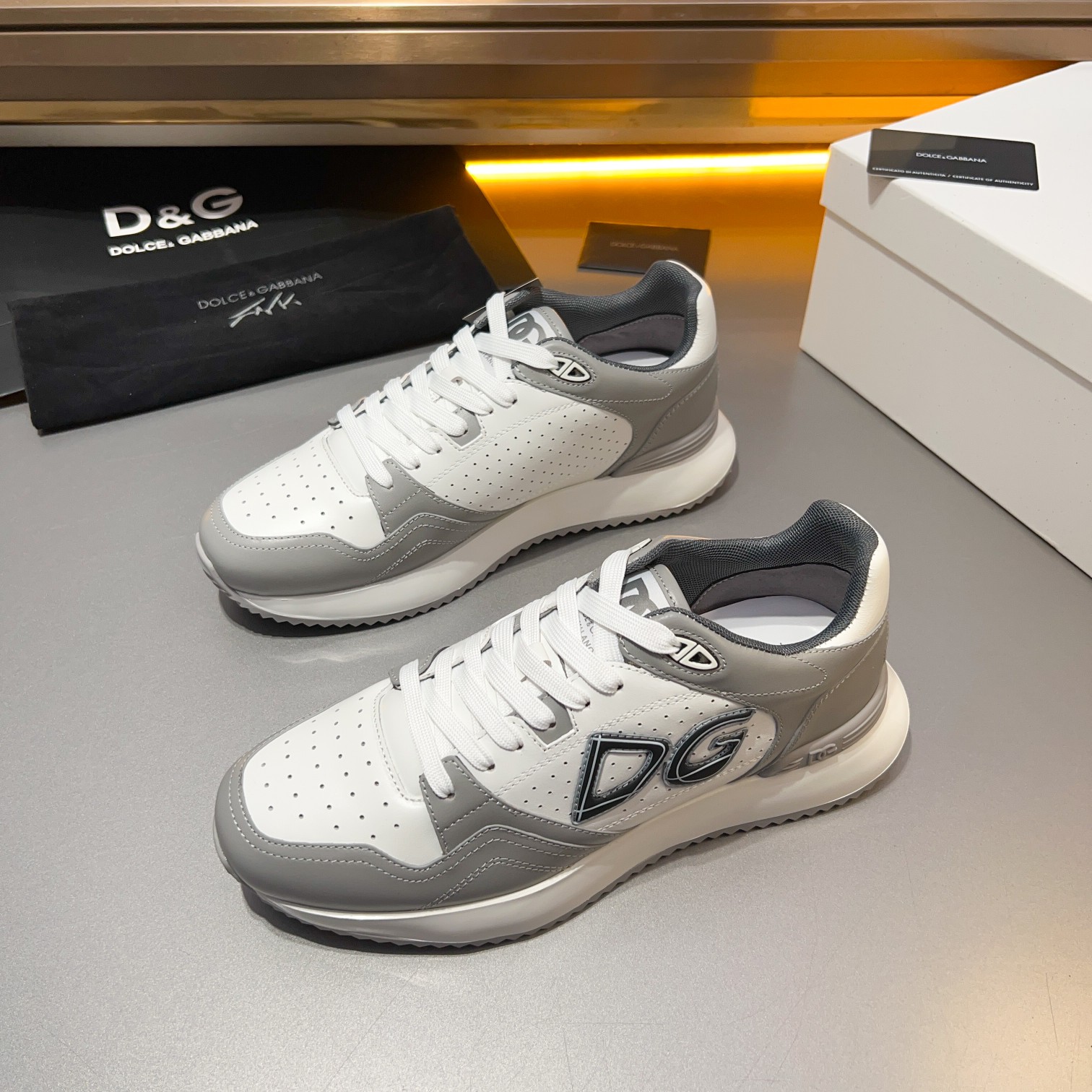 D&G Dolce & Gabbana 2024 principios de la primavera Nuevos hombres con cordones de cuero zapatillas 