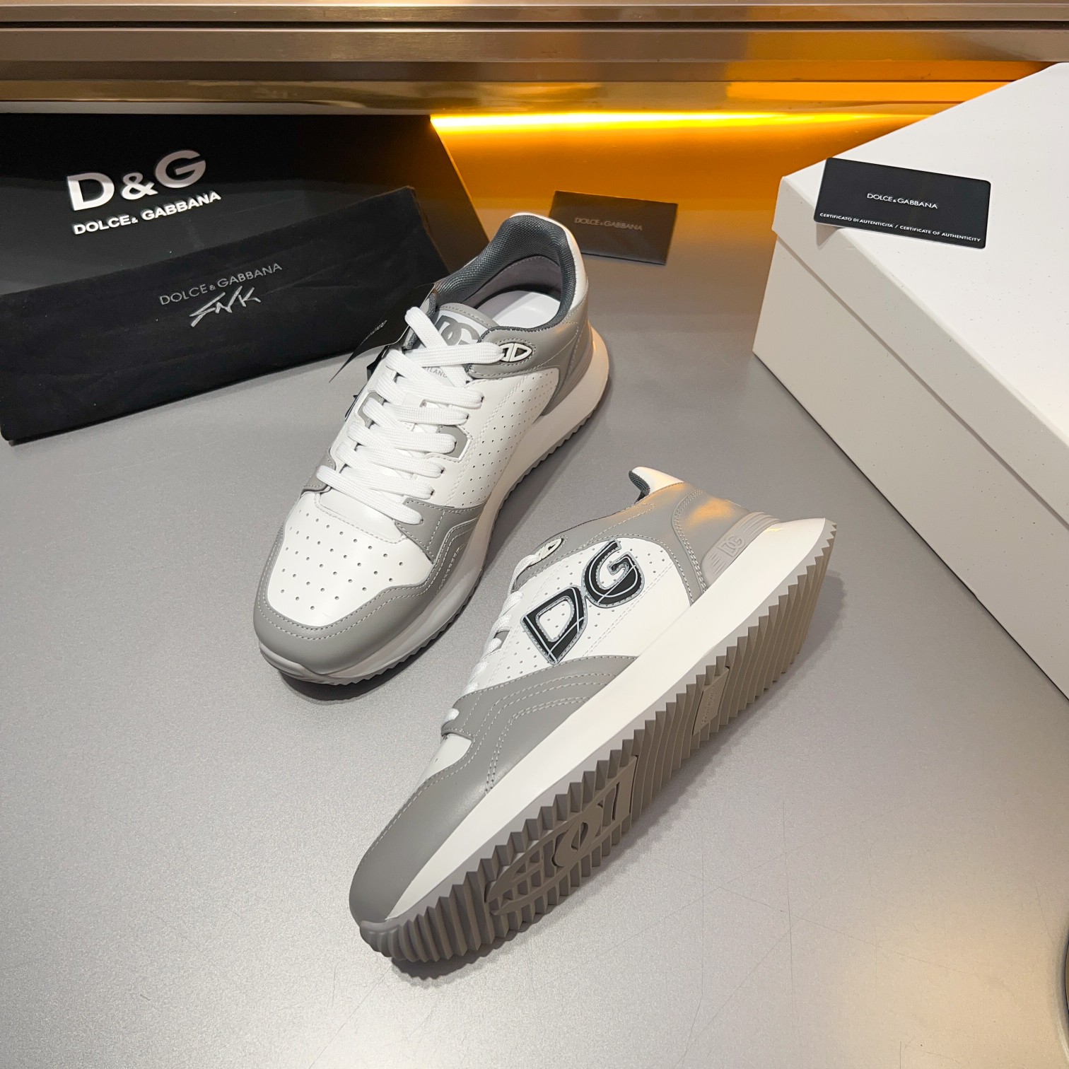 D&G Dolce & Gabbana 2024 principios de la primavera Nuevos hombres con cordones de cuero zapatillas 