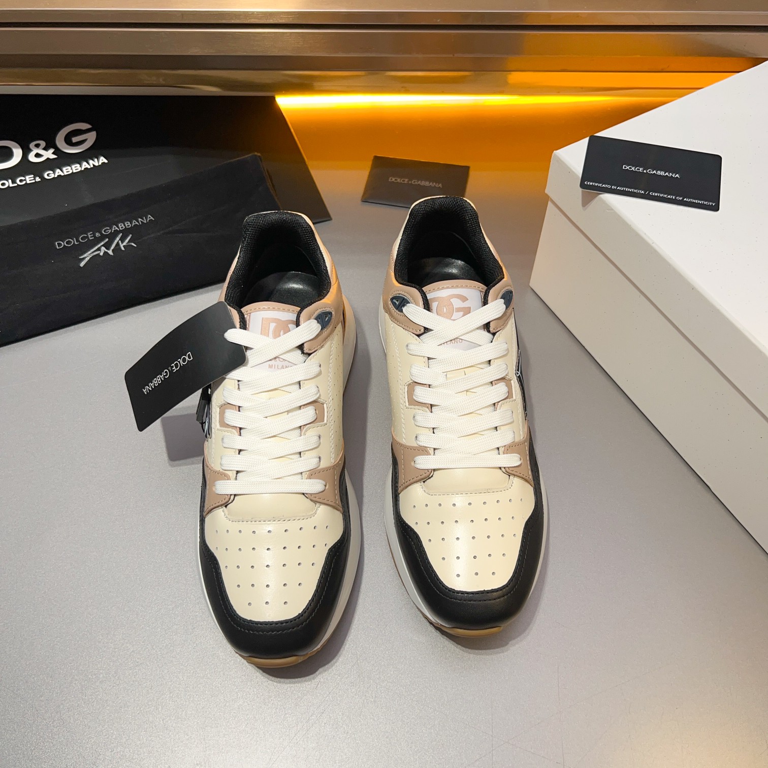 D&G Dolce & Gabbana 2024 principios de la primavera Nuevos hombres con cordones de cuero zapatillas 