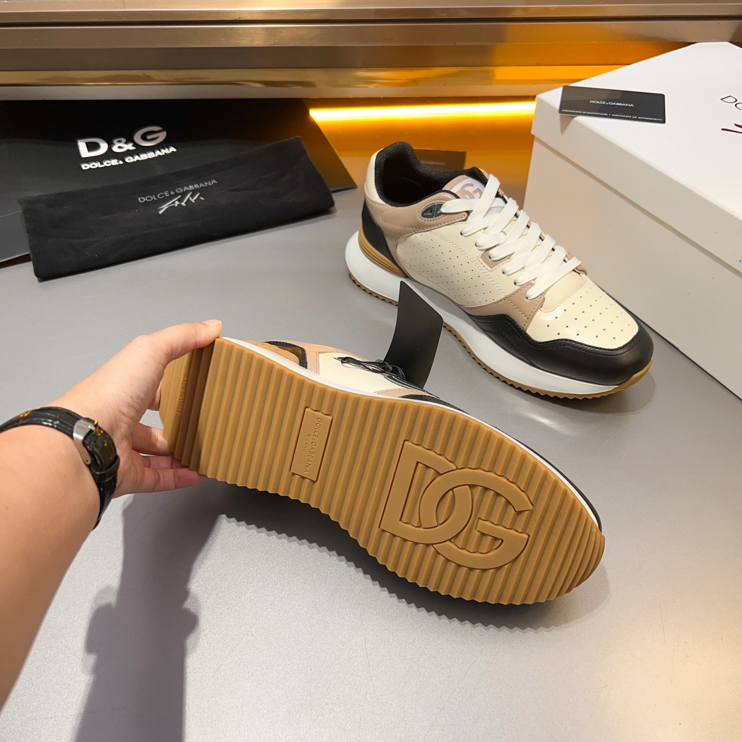 D&G Dolce & Gabbana 2024 principios de la primavera Nuevos hombres con cordones de cuero zapatillas 