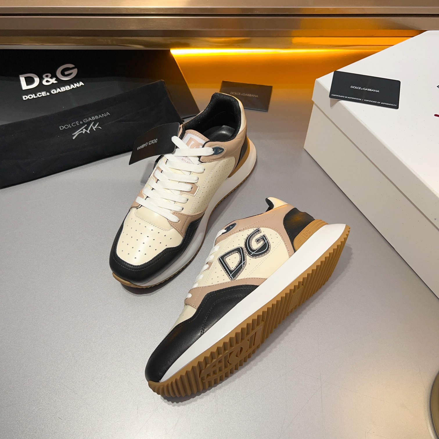 D&G Dolce & Gabbana 2024 principios de la primavera Nuevos hombres con cordones de cuero zapatillas 