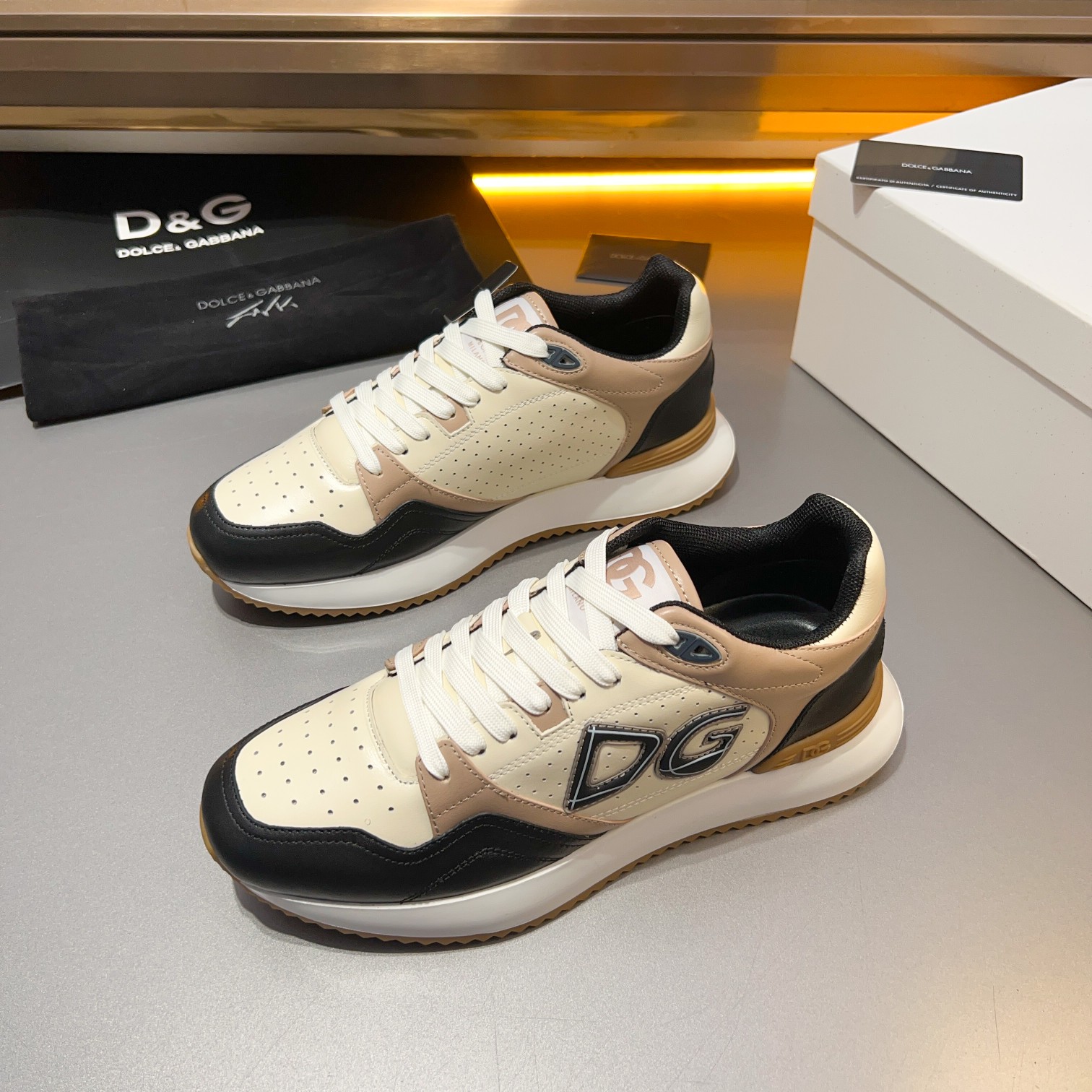 D&G Dolce & Gabbana 2024 principios de la primavera Nuevos hombres con cordones de cuero zapatillas 
