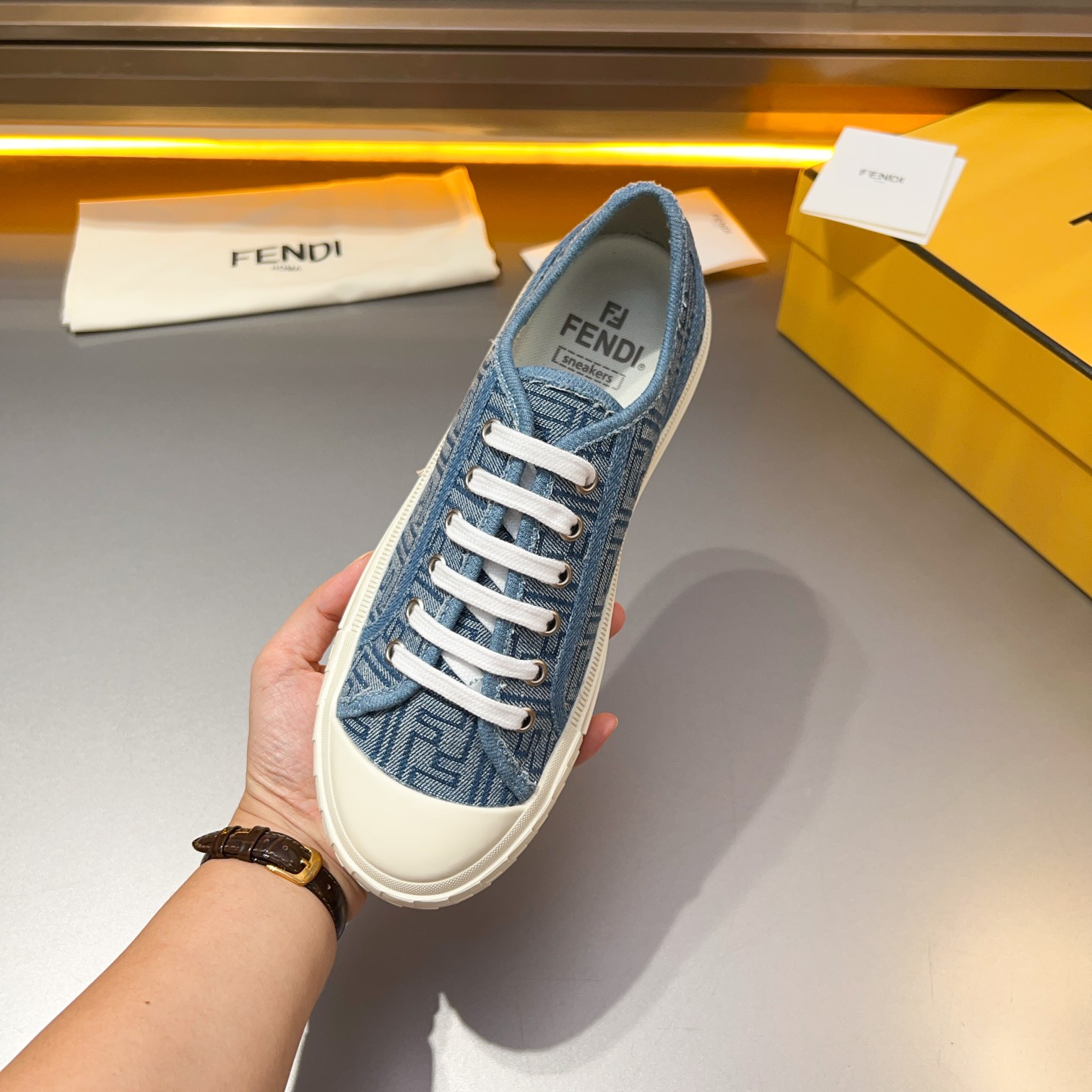 F D Primavera/Verano Pareja Casual Zapatillas de deporte con suela ondulada grabado F. Talón adornad