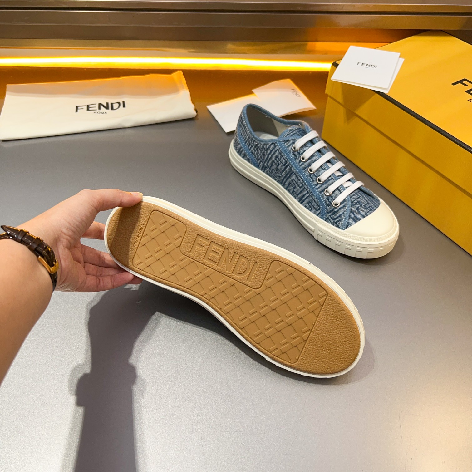 F D Primavera/Verano Pareja Casual Zapatillas de deporte con suela ondulada grabado F. Talón adornad