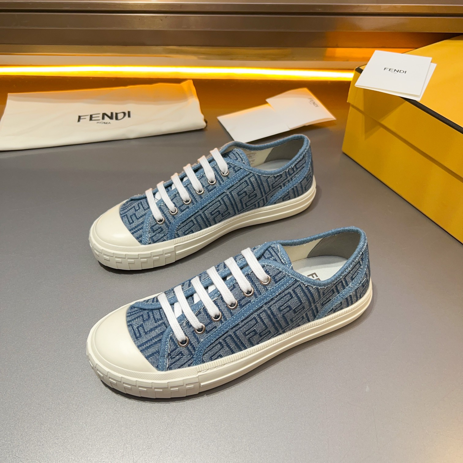 F D Primavera/Verano Pareja Casual Zapatillas de deporte con suela ondulada grabado F. Talón adornad