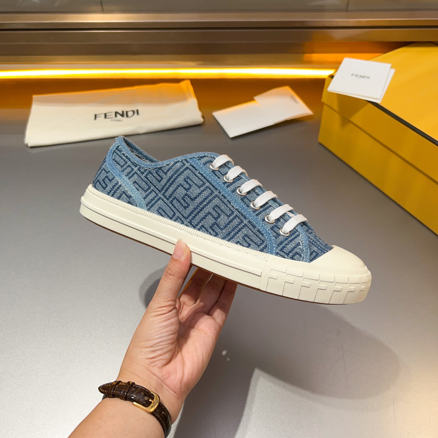 F D Primavera/Verano Pareja Casual Zapatillas de deporte con suela ondulada grabado F. Talón adornad