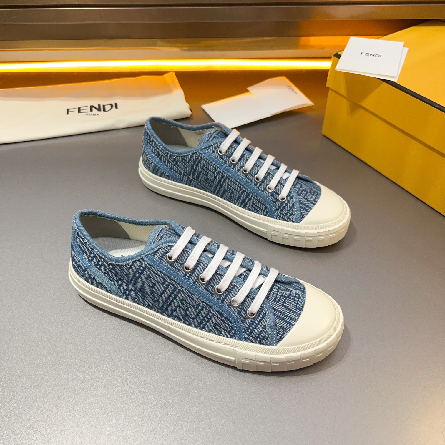 F D Primavera/Verano Pareja Casual Zapatillas de deporte con suela ondulada grabado F. Talón adornad