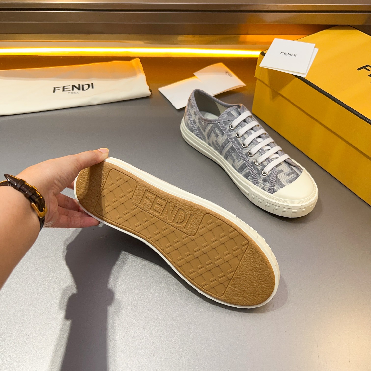 F D Primavera/Verano Pareja Casual Zapatillas de deporte con suela ondulada grabado F. Talón adornad